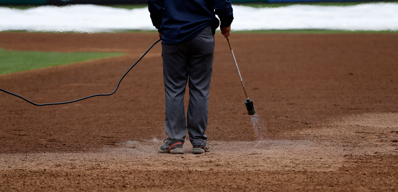 Illustration for article titled Philly's Grounds Crew Uses Flamethrowers To Dry Wet Field, HAS FLAMETHROWERS